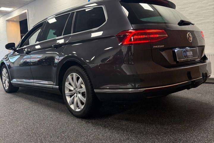 Grå VW Passat fra 2020