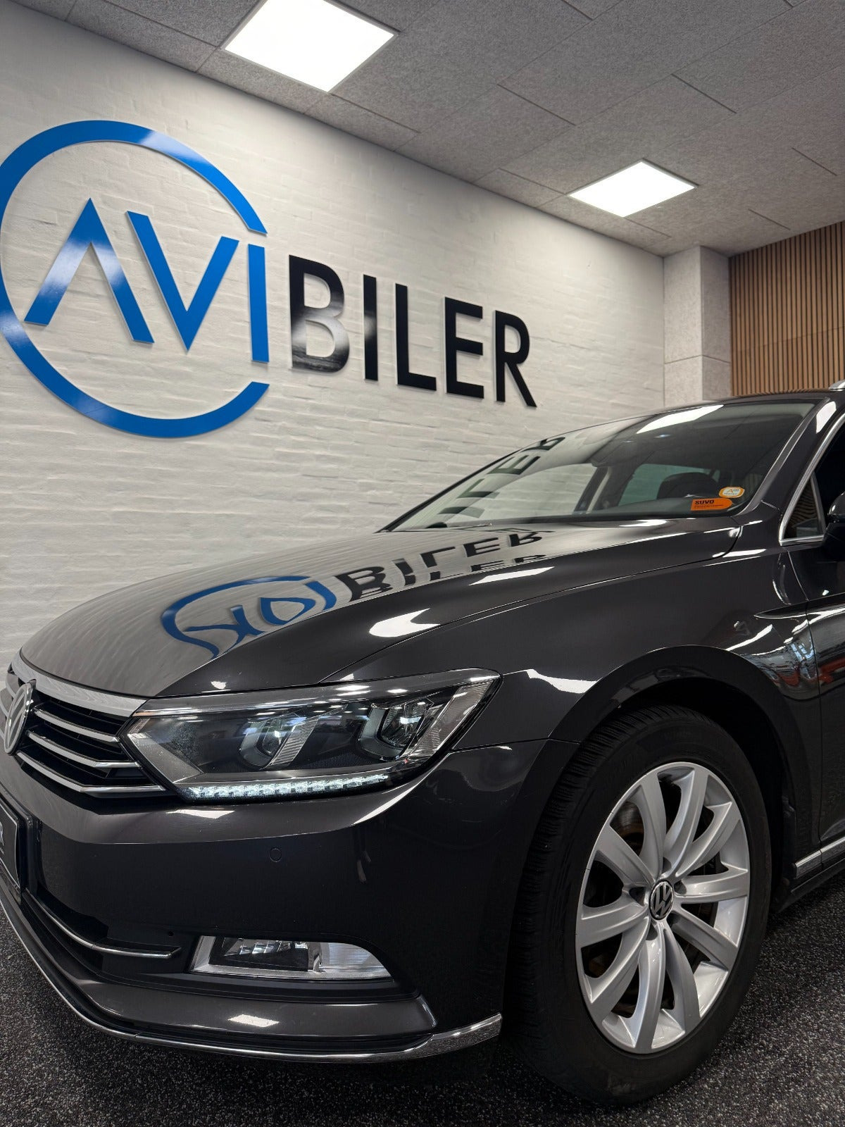 Grå VW Passat fra 2020