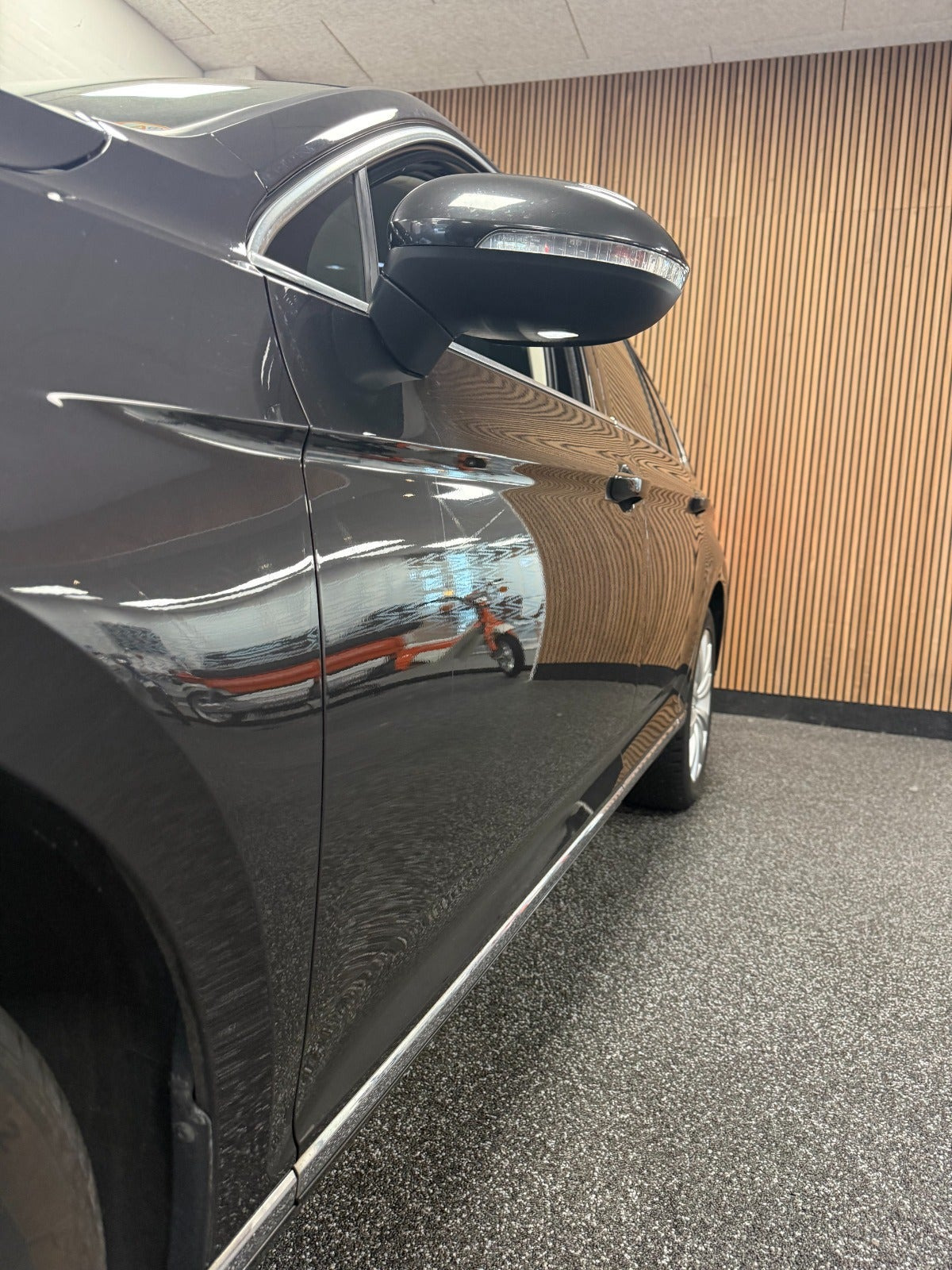 Grå VW Passat fra 2020