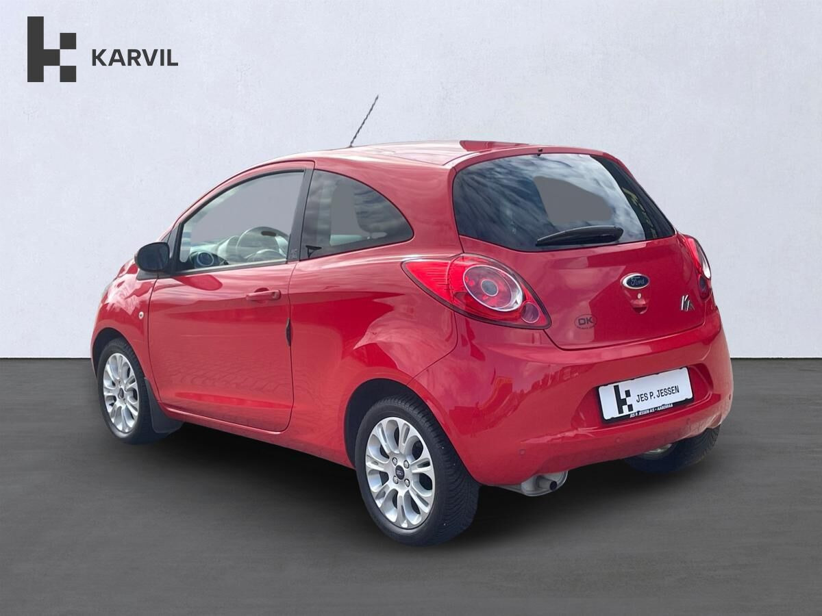 Rød Ford Ka fra 2013
