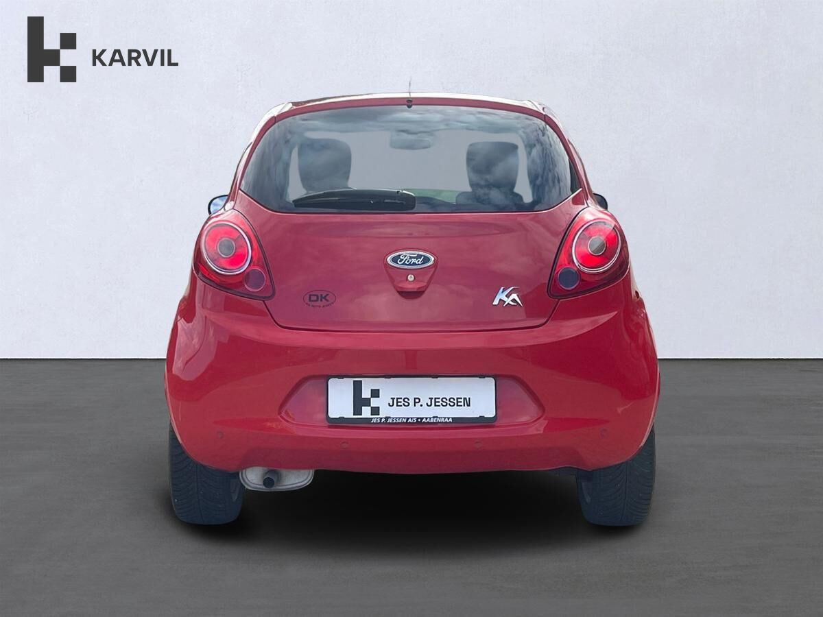 Rød Ford Ka fra 2013
