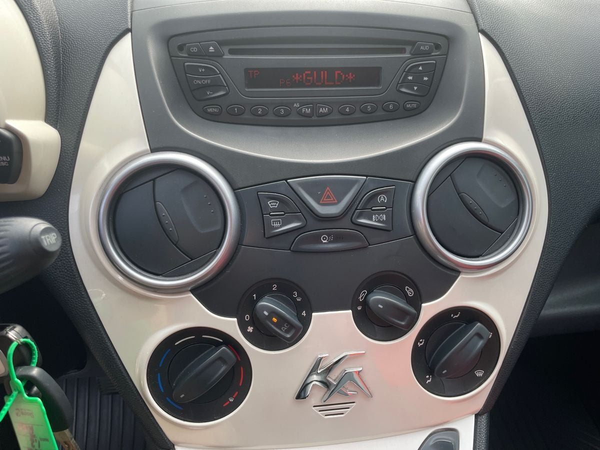 Rød Ford Ka fra 2013
