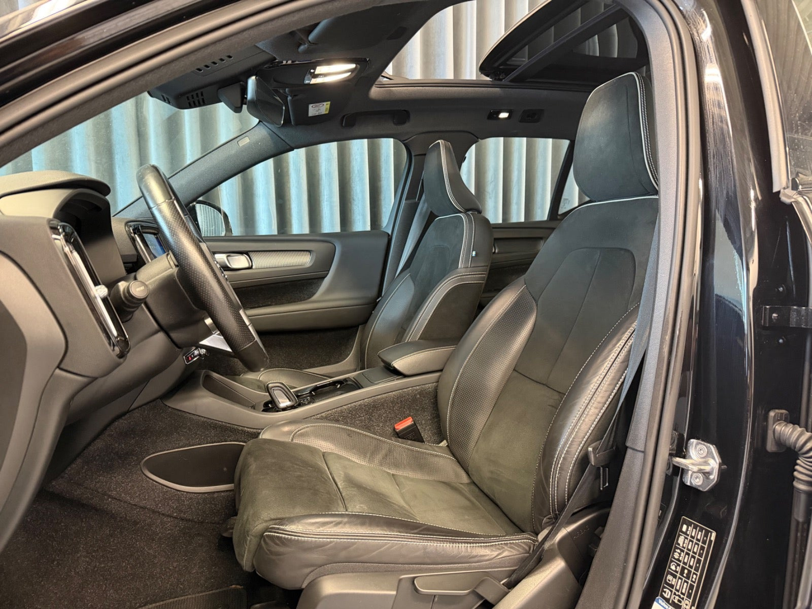 Sort Volvo XC40 fra 2021