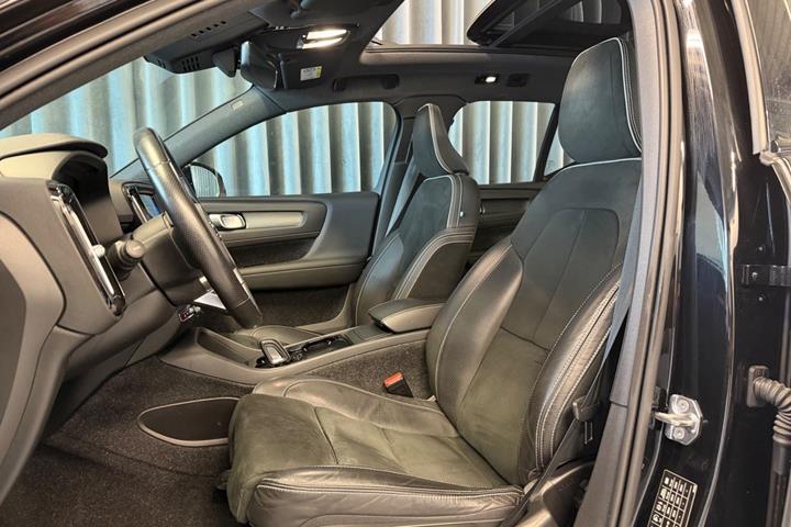 Sort Volvo XC40 fra 2021