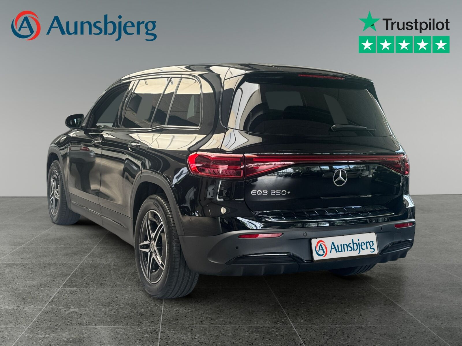 Sort Mercedes EQB250+ fra 2025