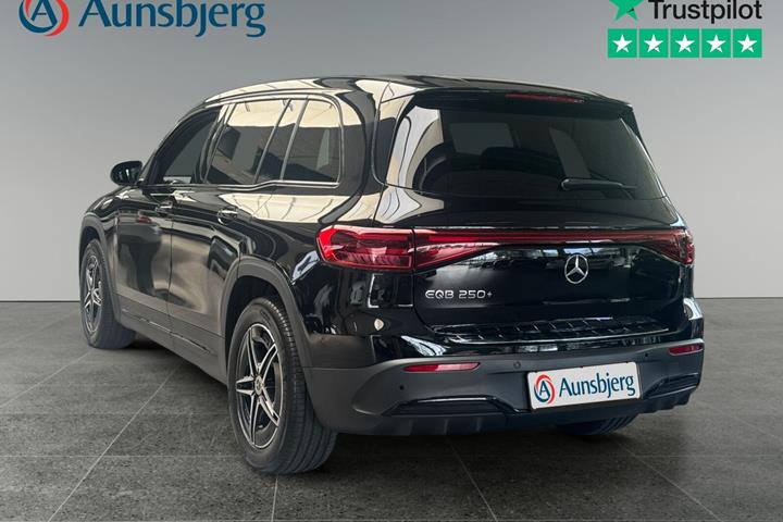 Sort Mercedes EQB250+ fra 2025