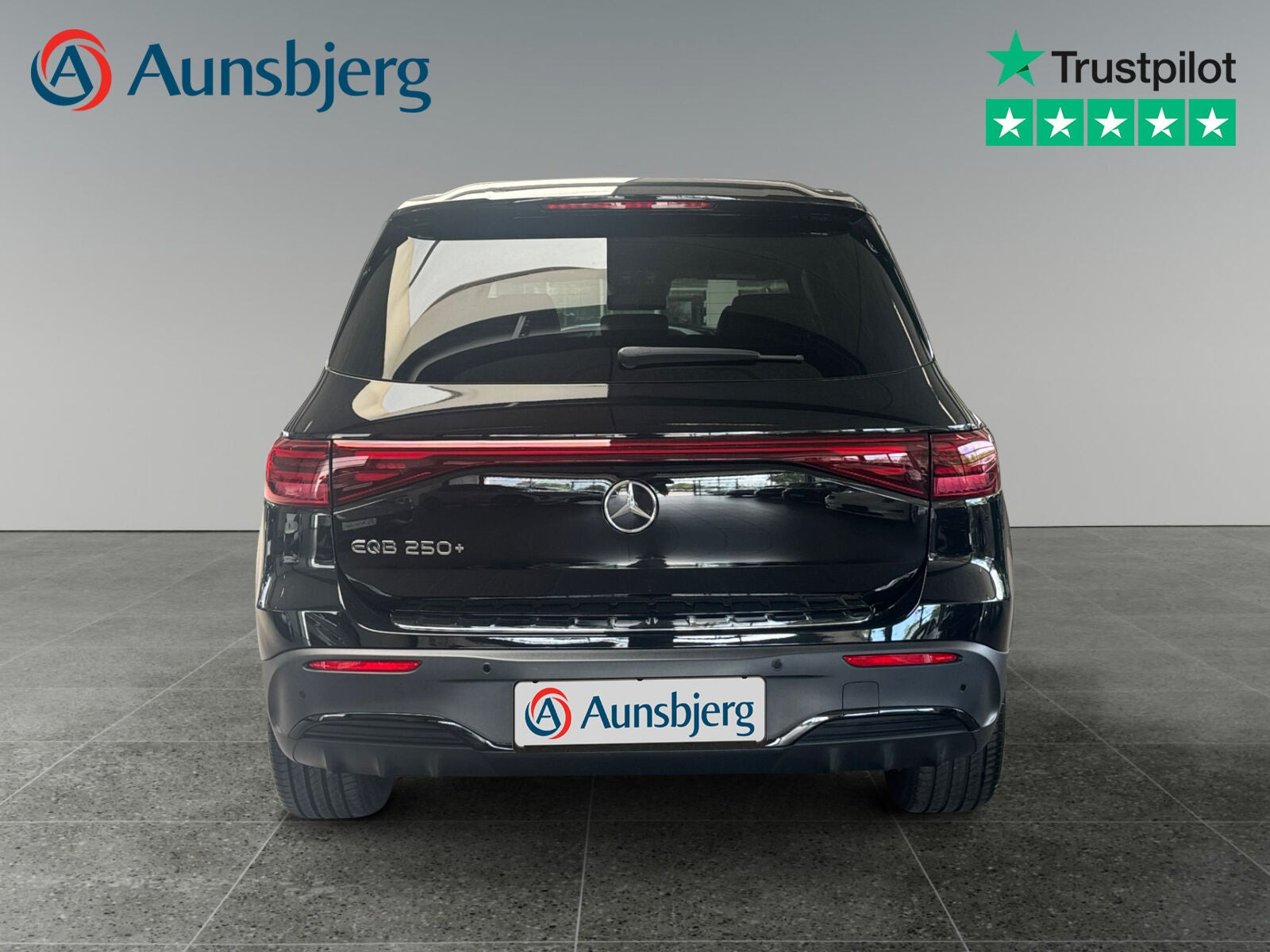 Sort Mercedes EQB250+ fra 2025