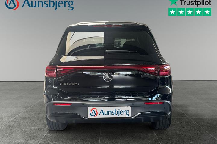 Sort Mercedes EQB250+ fra 2025