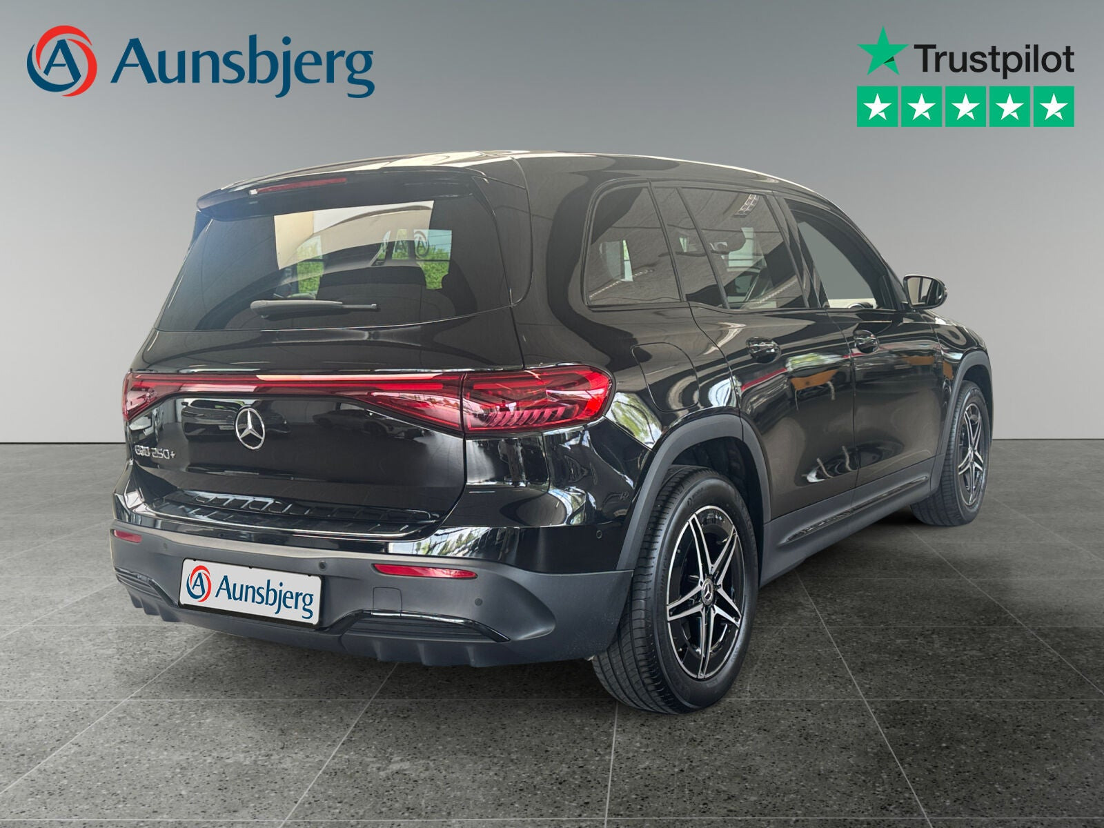 Sort Mercedes EQB250+ fra 2025