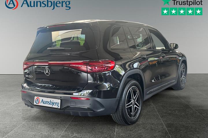Sort Mercedes EQB250+ fra 2025