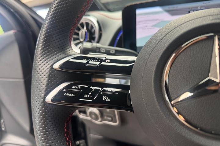 Sort Mercedes EQB250+ fra 2025