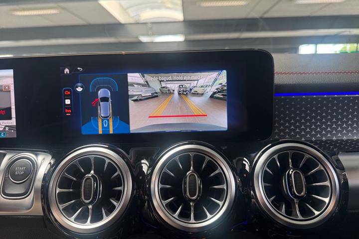Sort Mercedes EQB250+ fra 2025