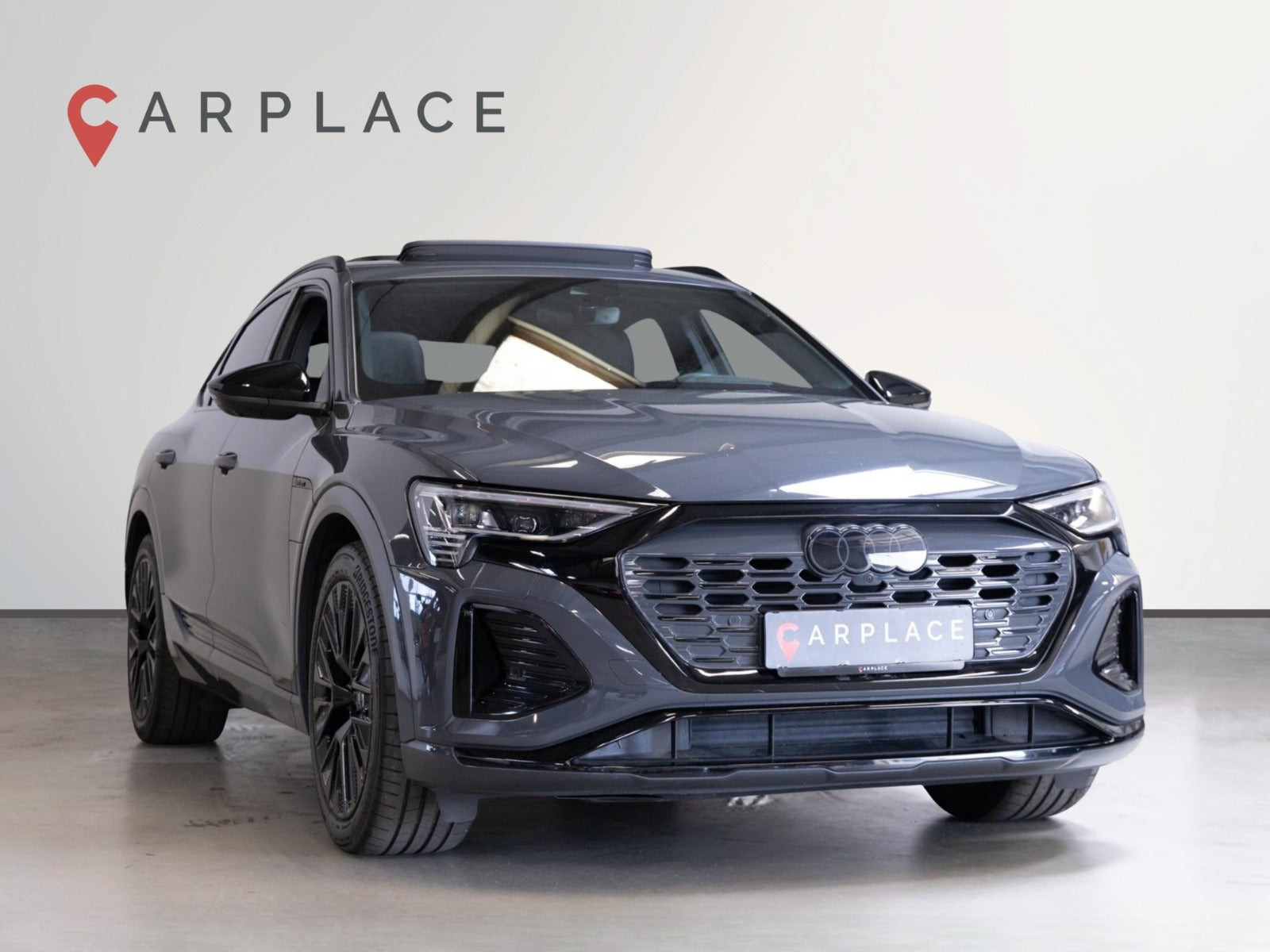 Grå Audi Q8 e-tron fra 2024