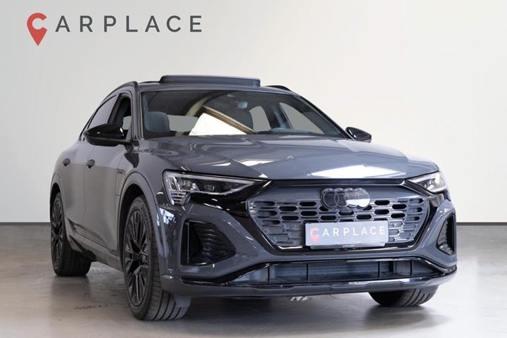 Grå Audi Q8 e-tron fra 2024
