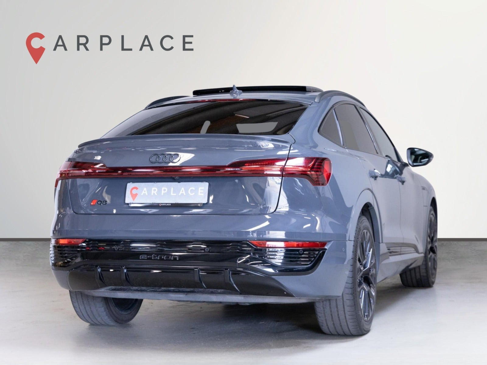 Grå Audi Q8 e-tron fra 2024