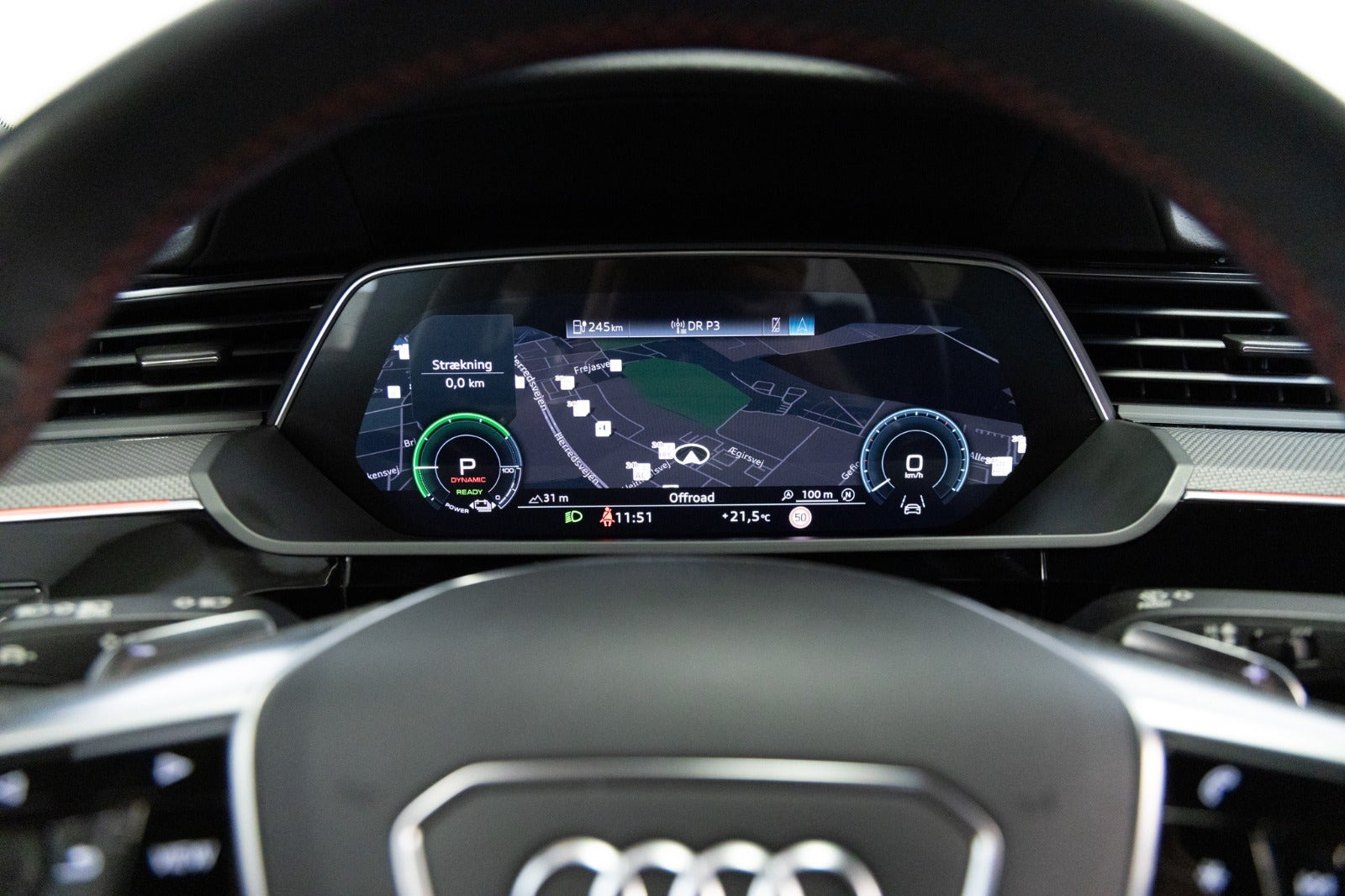 Grå Audi Q8 e-tron fra 2024