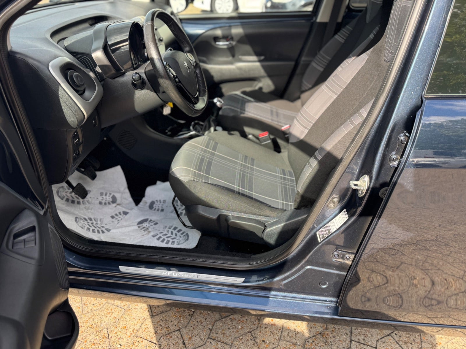Blå Peugeot 108 fra 2017