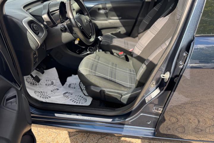 Blå Peugeot 108 fra 2017