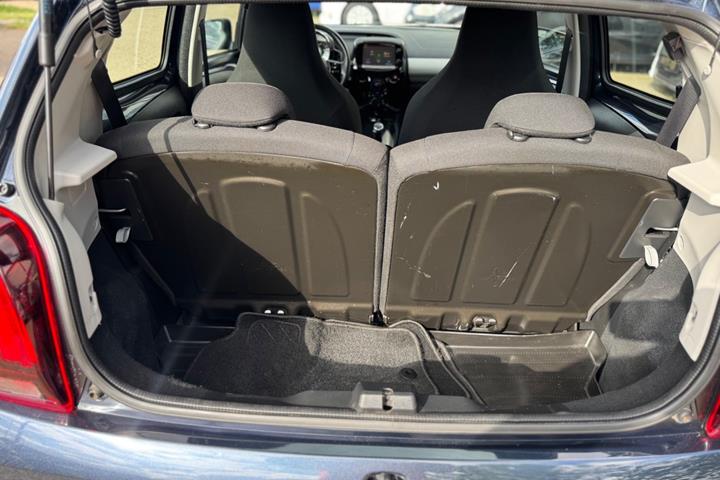 Blå Peugeot 108 fra 2017