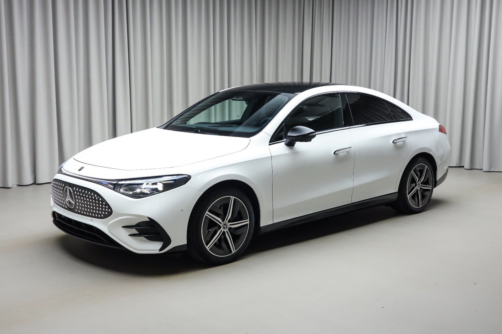 Hvid Mercedes CLA250+ fra 2025