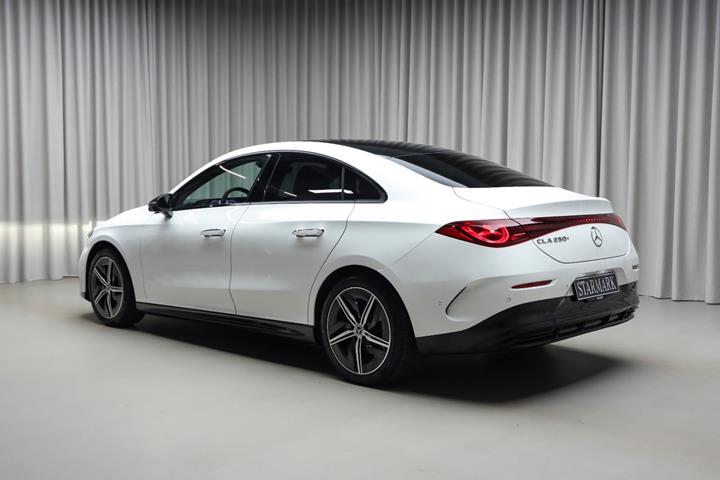 Hvid Mercedes CLA250+ fra 2025