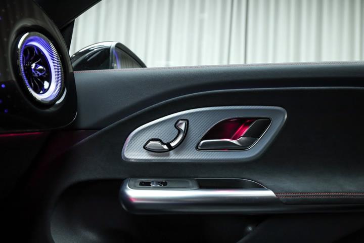 Hvid Mercedes CLA250+ fra 2025