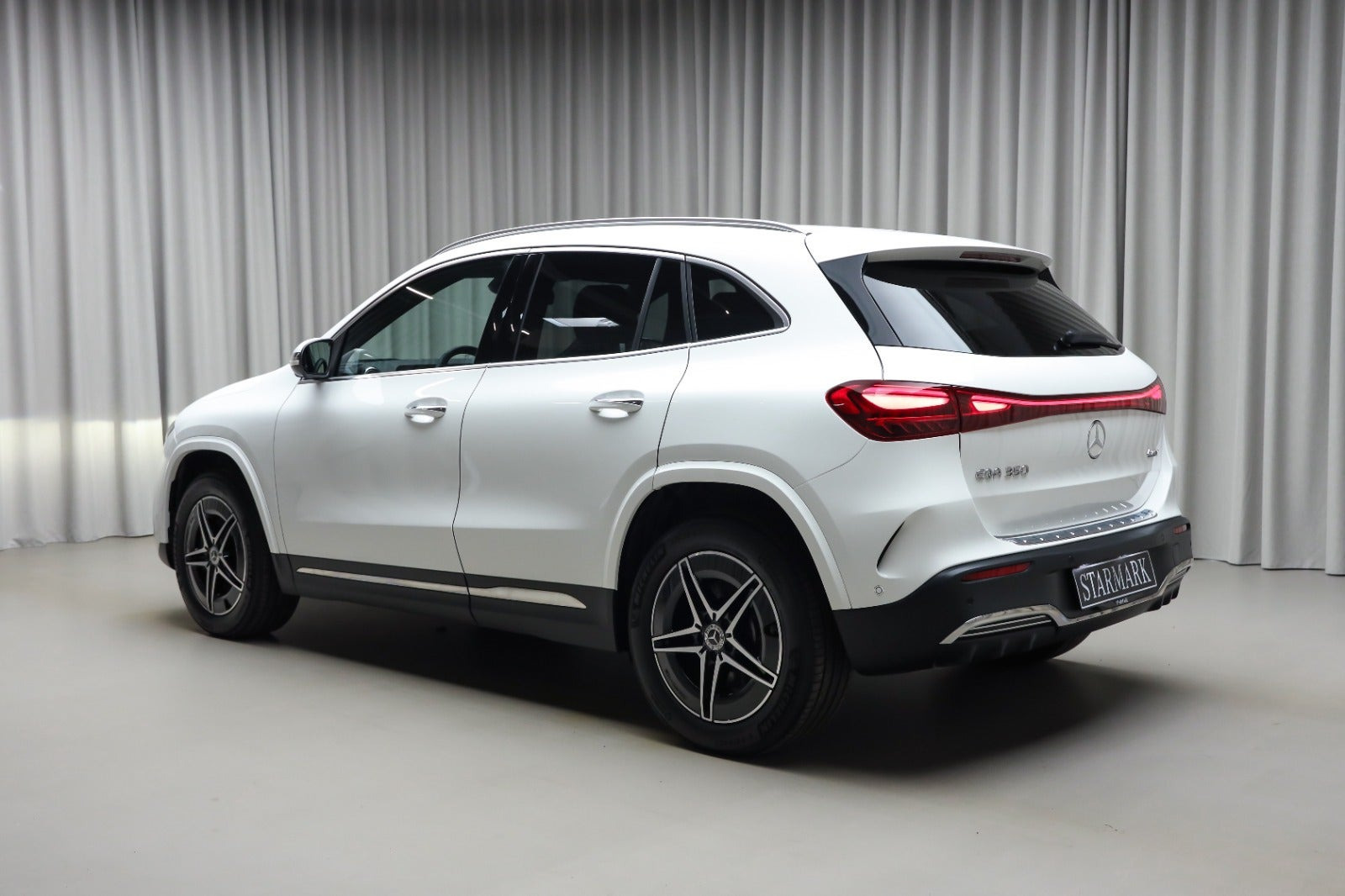 Hvid Mercedes EQA350 fra 2026