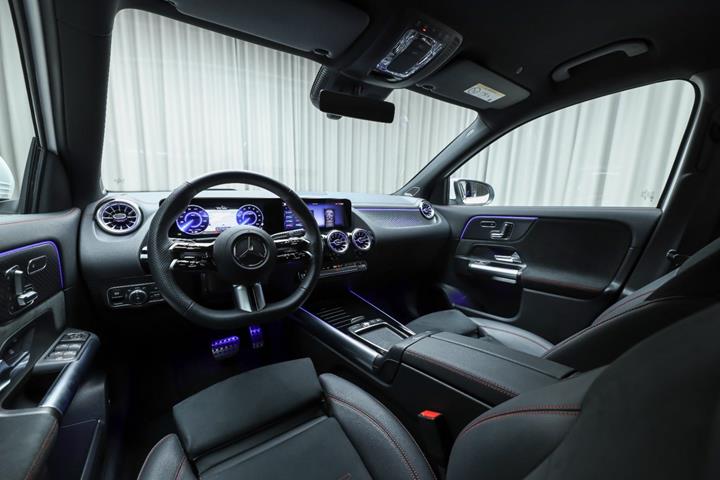 Hvid Mercedes EQA350 fra 2026