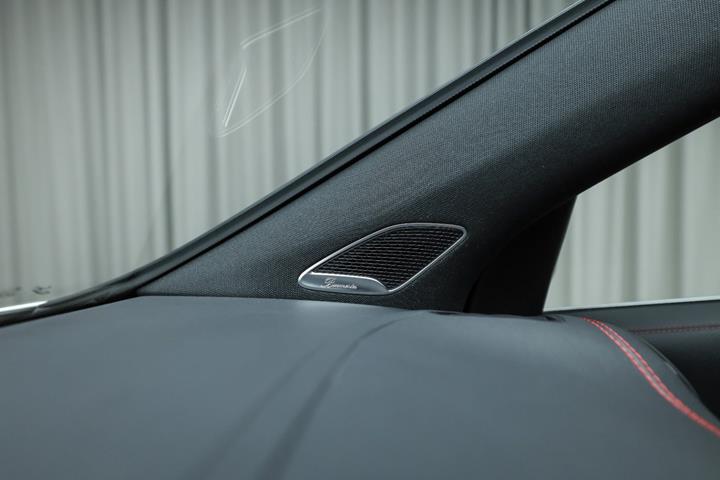 Hvid Mercedes EQA350 fra 2026