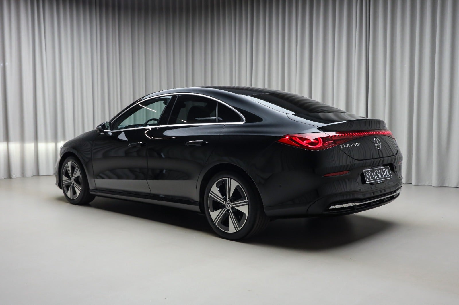 Sort Mercedes CLA250+ fra 2025