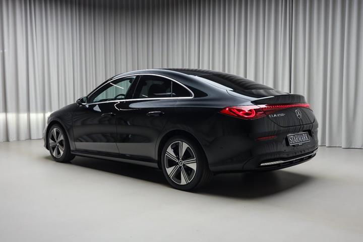 Sort Mercedes CLA250+ fra 2025