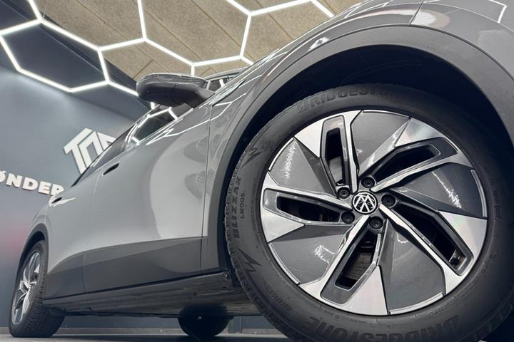 Grå VW ID.4 fra 2023