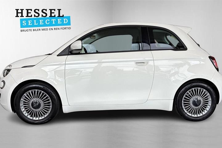 Hvid Fiat 500e fra 2023