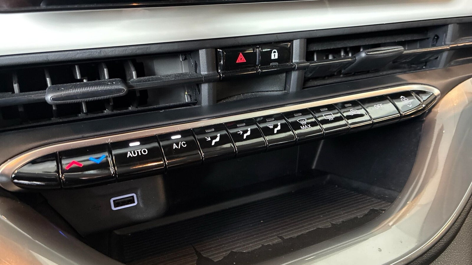 Hvid Fiat 500e fra 2023