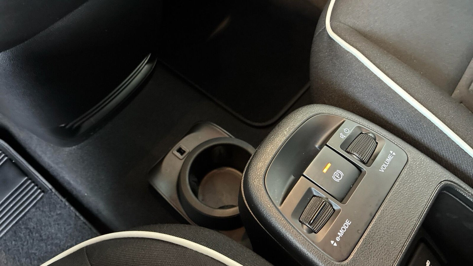 Hvid Fiat 500e fra 2023