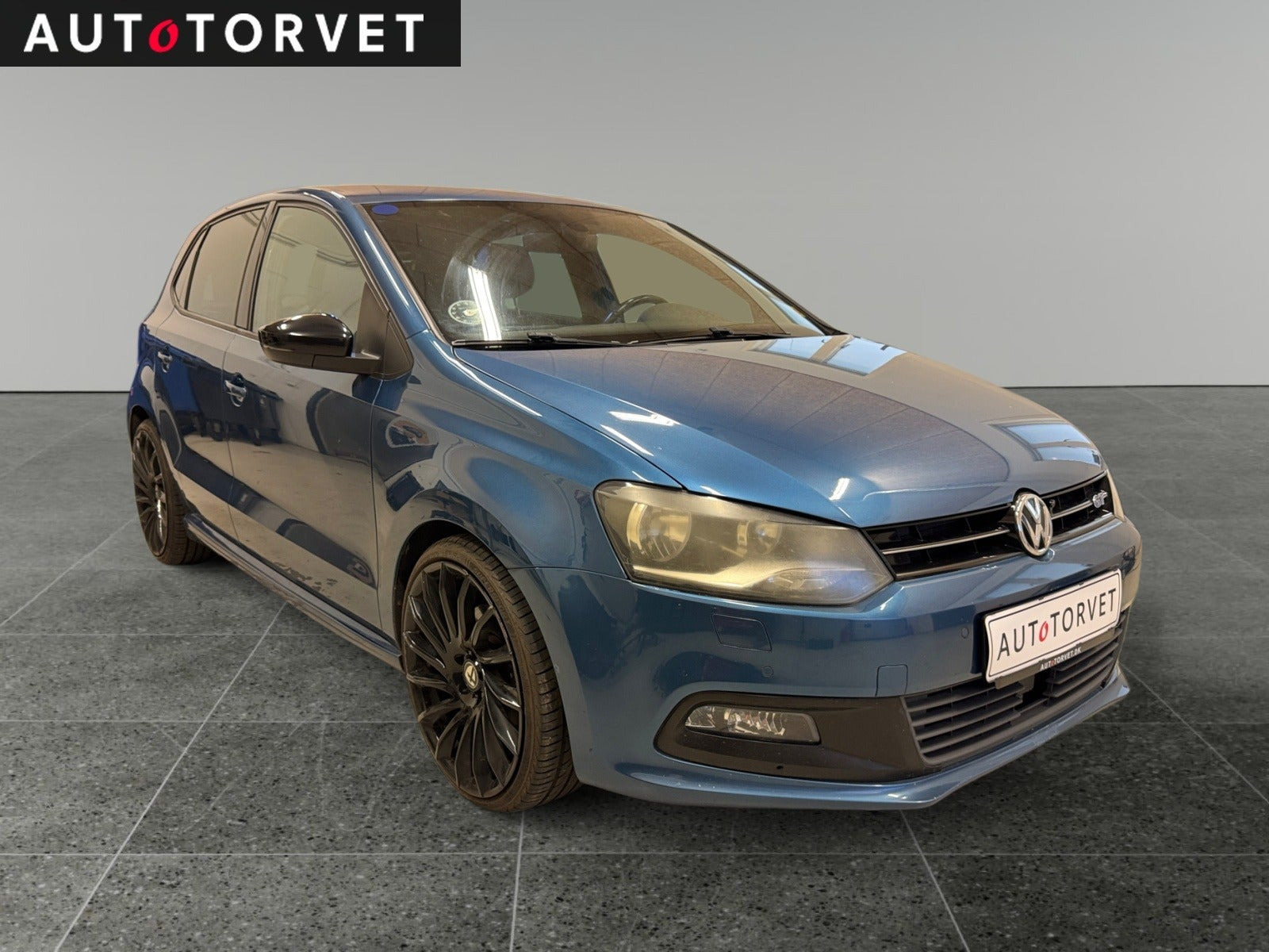 Blå VW Polo fra 2016