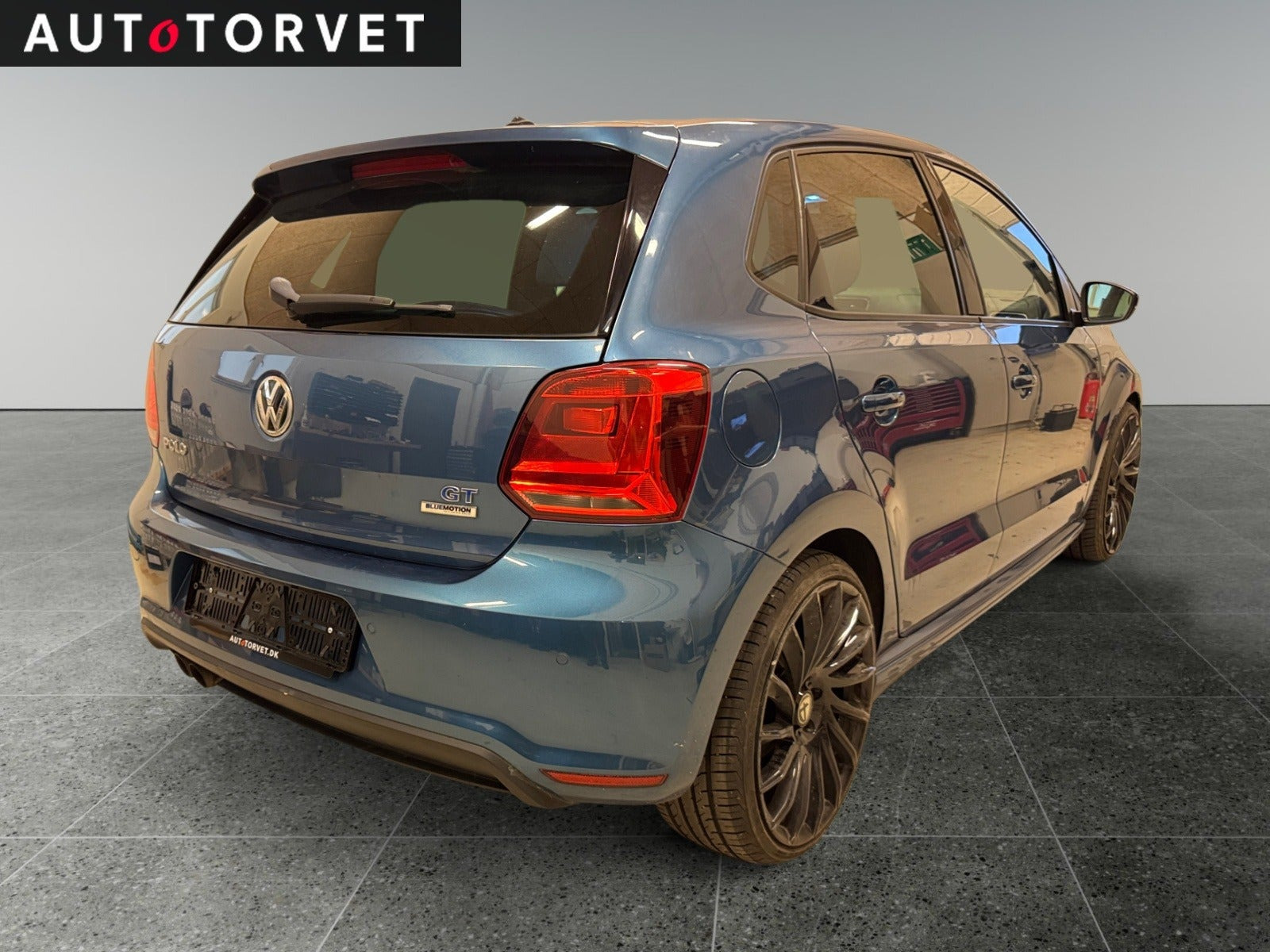 Blå VW Polo fra 2016