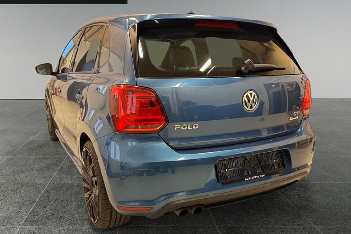 Blå VW Polo fra 2016