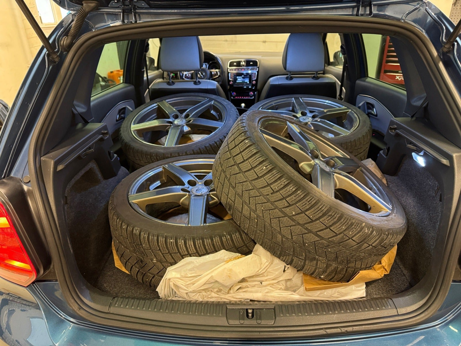 Blå VW Polo fra 2016