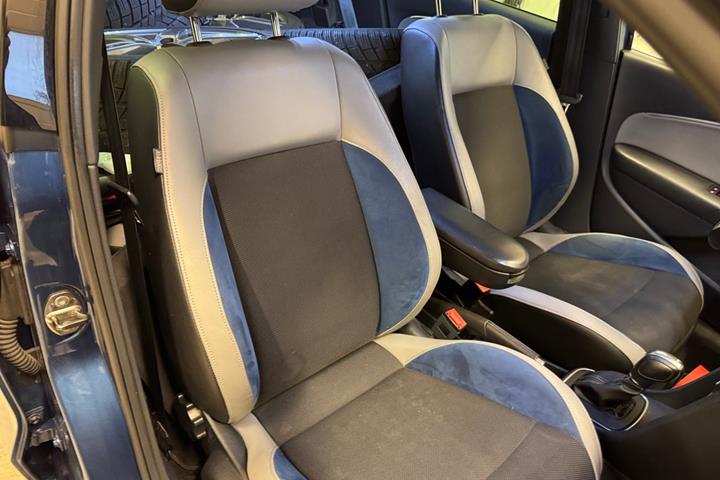 Blå VW Polo fra 2016