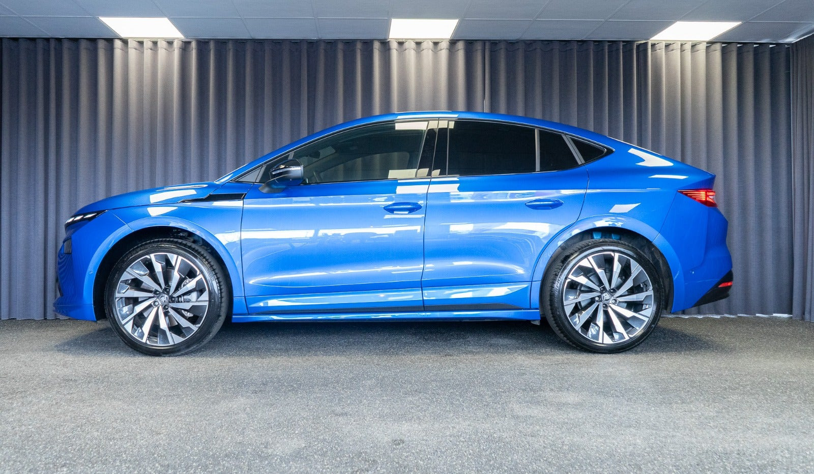 Blå Skoda Enyaq fra 2025