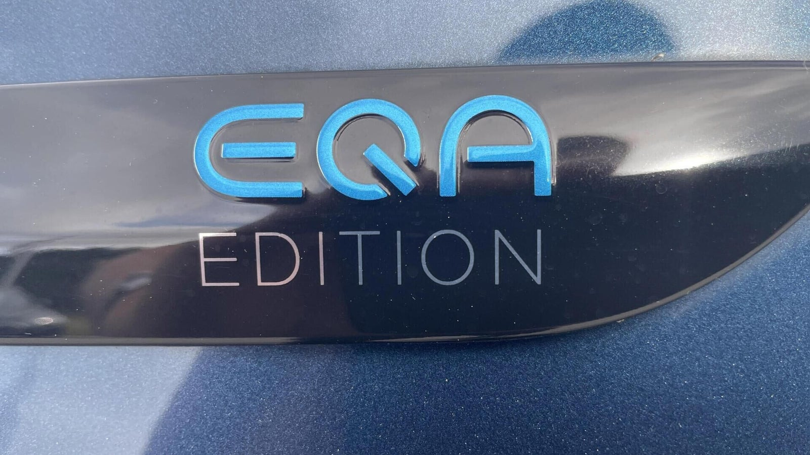 Blå Mercedes EQA250 fra 2022