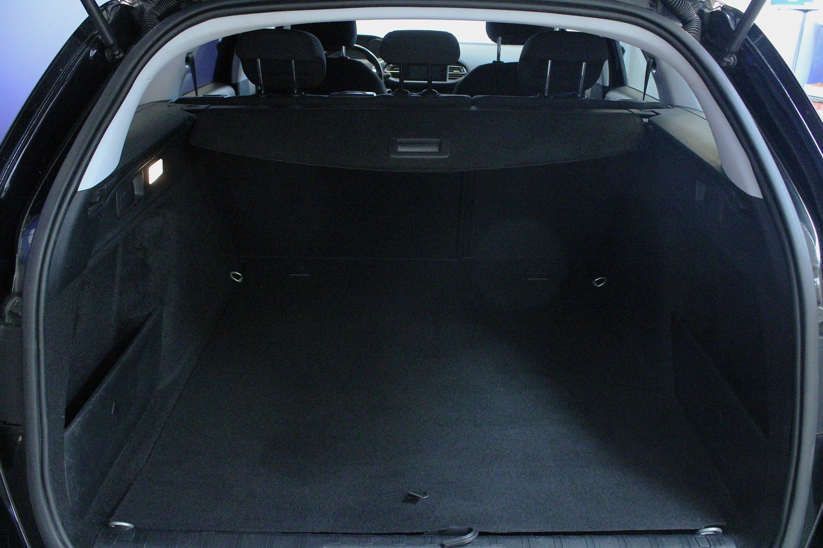 Sort Peugeot 308 fra 2017