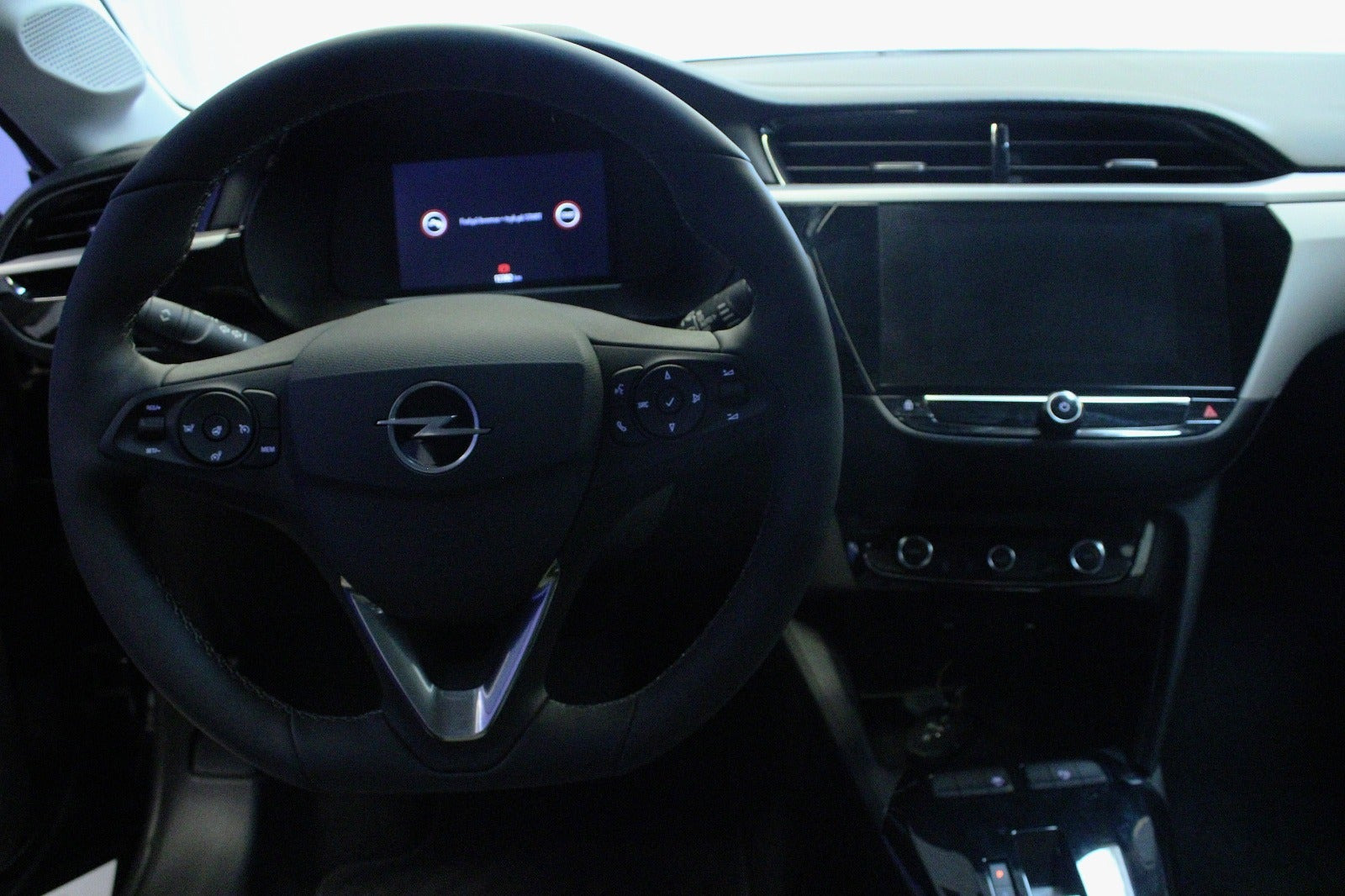 Sort Opel Corsa-e fra 2024