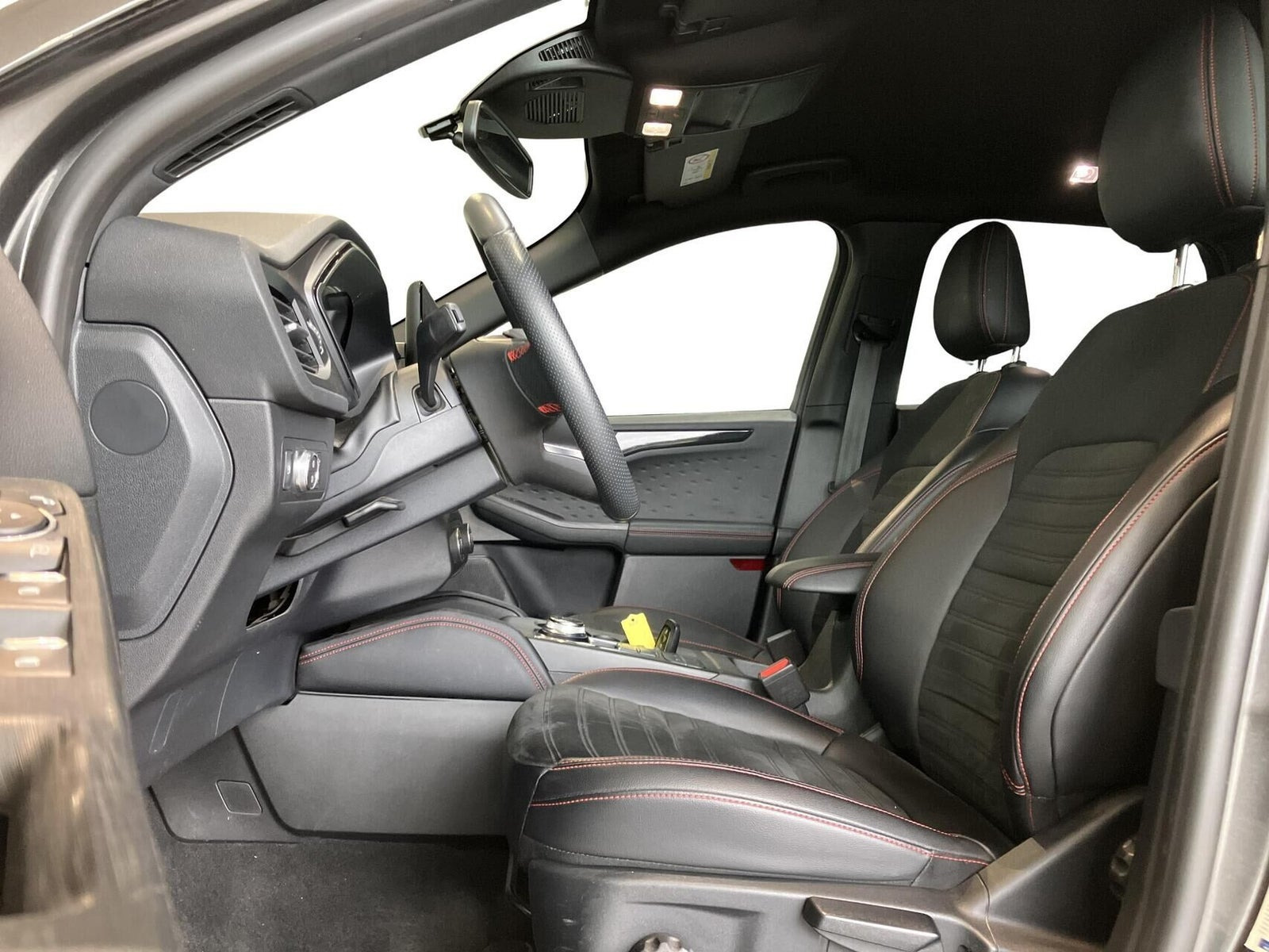 Grå Ford Kuga fra 2020