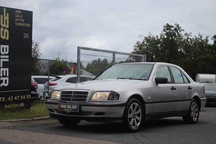 Sølv Mercedes C230 fra 1998