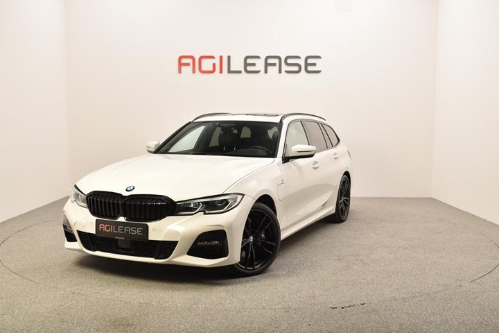 Hvid BMW 330e fra 2020