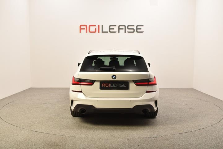Hvid BMW 330e fra 2020