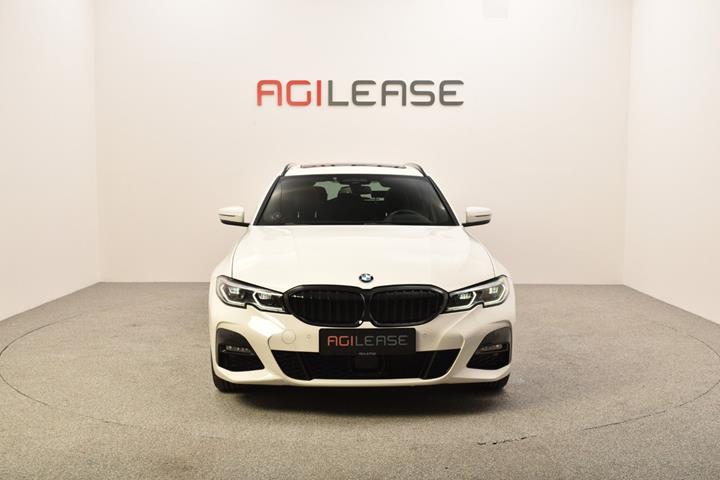 Hvid BMW 330e fra 2020