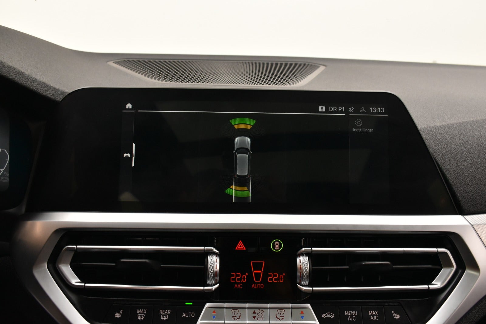 Hvid BMW 330e fra 2020